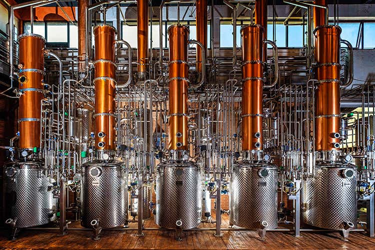 una distelleria La grappa nella bibbia dei miscelatiStorica scelta dei barman Iba